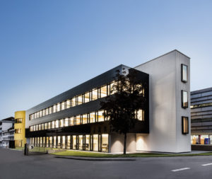 Das Büro- und Empfangsgebäude am Hauptstandort Stühlingen.