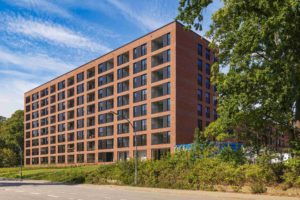 Städtebaulich erinnert das Viertel an die Barmbeker Backsteinbauten der 1920er- und 1930er-Jahre.