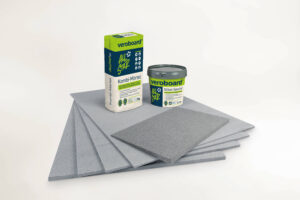 Produktpaket: Zum VeroBoard-AllStar-Sanierungspaket gehören die feuchtepuffernde Blähglas-Leichtbauplatteplatte, ein mineralischer Klebeputz und ein mineralischer Glattspachtel.