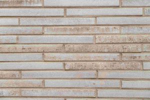 Fassadenklinker Abbildung: Das Fassadendämmsystem ist mit langformatigen StoBrick-Klinkerriemchen (490 x 40 x 14 mm) belegt.