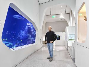 Malermeister Ignatz Pitz im Vivarium im Naturkundemuseum Karlsruhe: Er sanierte die Flächen mit seinem Sechs-Mann-Team in zweieinhalb Wochen.