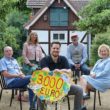 Freuen sich über neue, hochwertige Gartenmöbel (v.l.): Detlev Rickert (Förderverein Dowesee); Ina Patricia Rieger (SEBS) Spendenpate Marvin Fuhrmann (SEBS), Thomas Ellwart (Förderverein Dowesee) und Judith Kraft (Geschäftsführerin SEBS)