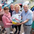 Gruppenbild der Übergabe an der Oker: Über neue Westen und Neopren-Anzüge freut sich der Gehörlosen Sportverein Braunschweig (GSV). Eine 3.000-Euro-Spende der Veolia Stiftung ermöglichte jetzt den Kauf der neuen Kleidung. Zur Spenden-übergabe trafen sich am Anleger (v.l.): Martina Ehlers (Stiftungspatin / BS Energy), Sylke Freudenthal (Veolia Stiftung), Birgit Sodomann (Stiftungs¬patin / BS Netz), Judith Kraft (Geschäftsführerin Stadtentwässerung Braunschweig GmbH / SEBS), Peter Fiebiger (Vorsitzender GSV) und Ina Patricia Rieger (Öffentlichkeitsarbeit SEBS). Die beiden Stiftungspatinnen sind selbst gehörlos.